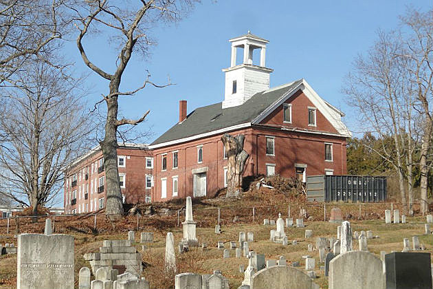 5 Haunted Places In Maine That Just Give Us The Creeps