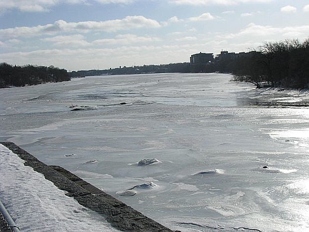 Frozen-Mississippi-River.jpg